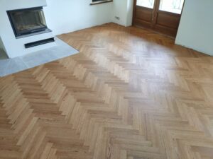 Parkiety Toruń, układanie i renowacja podłóg drewnianych.