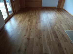 Parkiety Toruń, układanie i renowacja podłóg drewnianych.